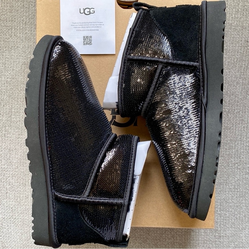 New! ✨UGG® Women’s Classic Ultra Mini Mirror Ball Boot Black- Size 8M